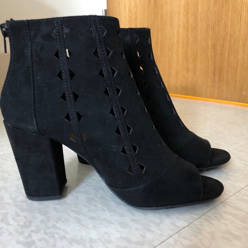 Black bootie heels NWOT